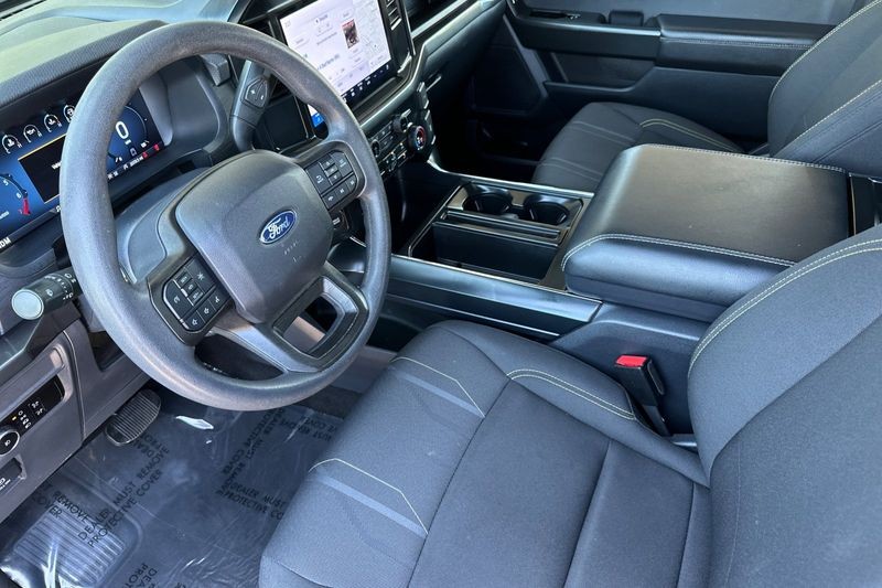 Ford F-150 Vehicle Full-screen Gallery Image 10