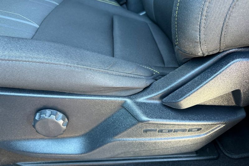 Ford F-150 Vehicle Full-screen Gallery Image 13