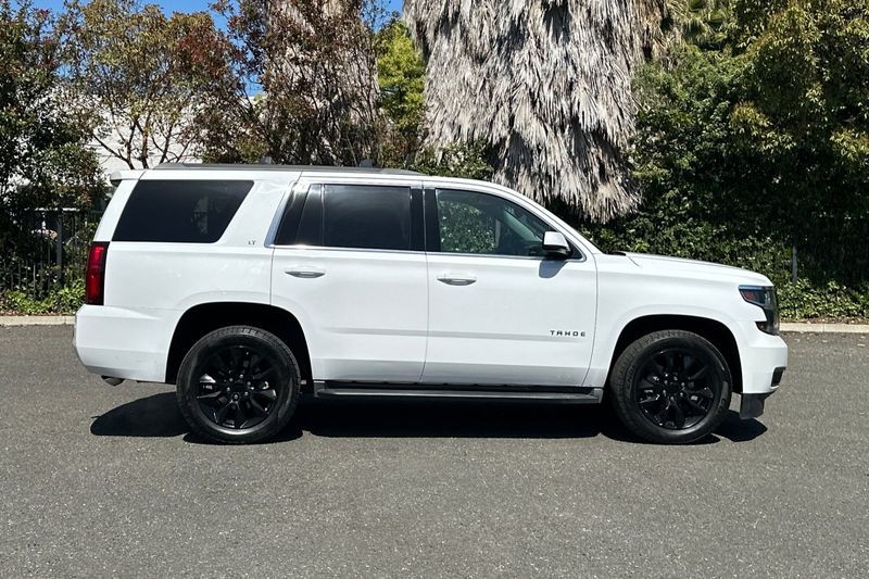 Chevrolet Tahoe Vehicle Full-screen Gallery Image 02