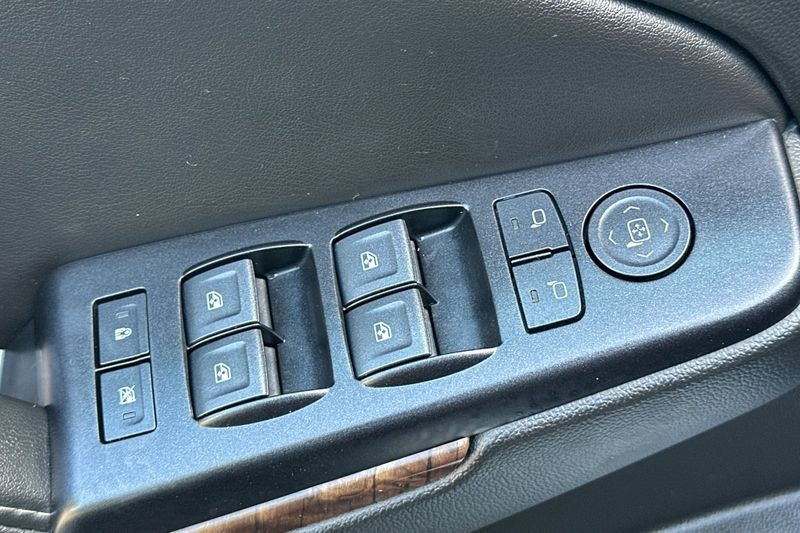 Chevrolet Tahoe Vehicle Full-screen Gallery Image 11