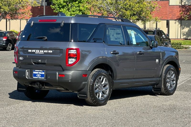 Ford Bronco Sport Vehicle Full-screen Gallery Image 03