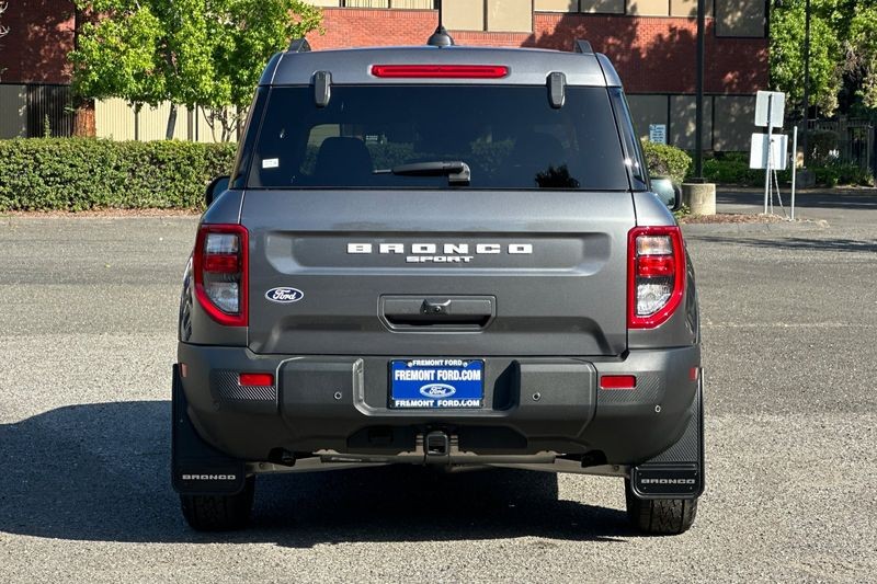 Ford Bronco Sport Vehicle Full-screen Gallery Image 04