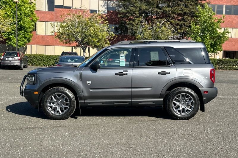 Ford Bronco Sport Vehicle Full-screen Gallery Image 06