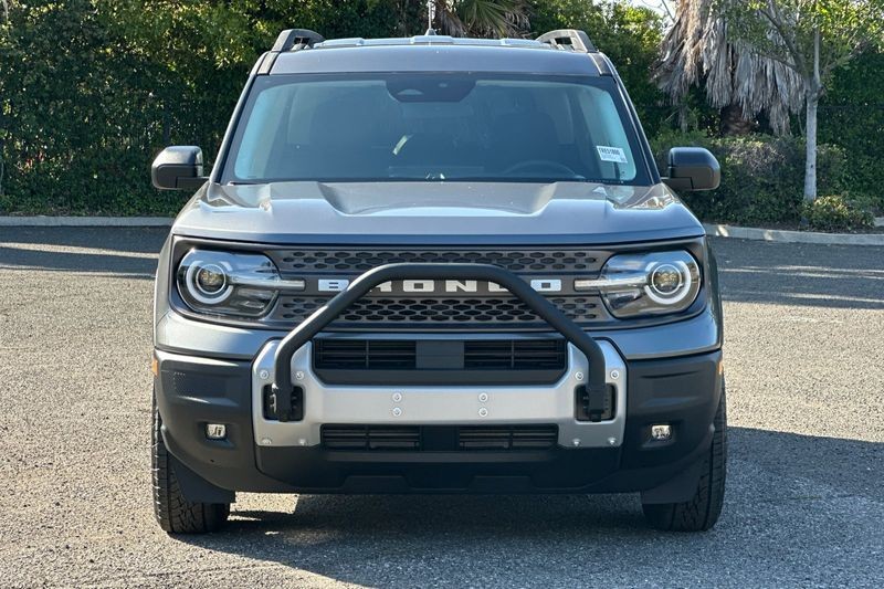Ford Bronco Sport Vehicle Full-screen Gallery Image 08