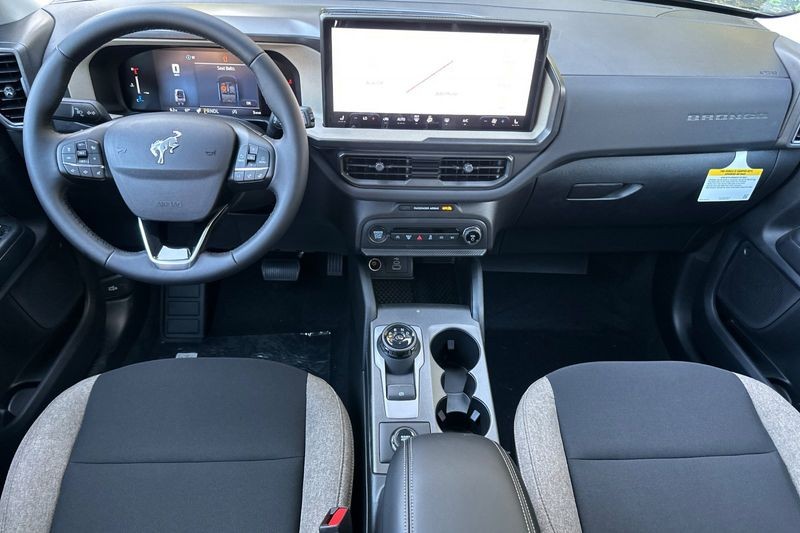 Ford Bronco Sport Vehicle Full-screen Gallery Image 14