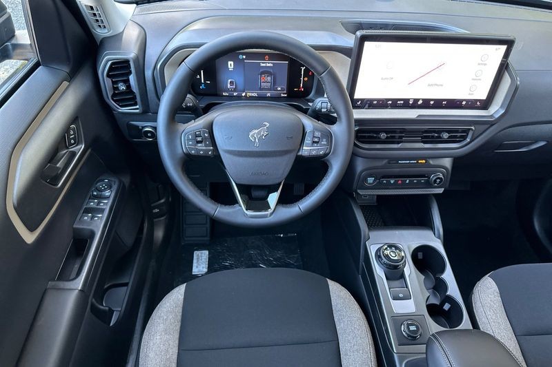 Ford Bronco Sport Vehicle Full-screen Gallery Image 15