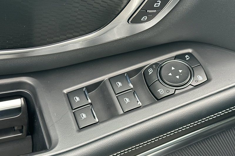 Ford Expedition Vehicle Full-screen Gallery Image 11