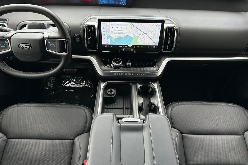 Ford Expedition Vehicle Full-screen Gallery Image 14
