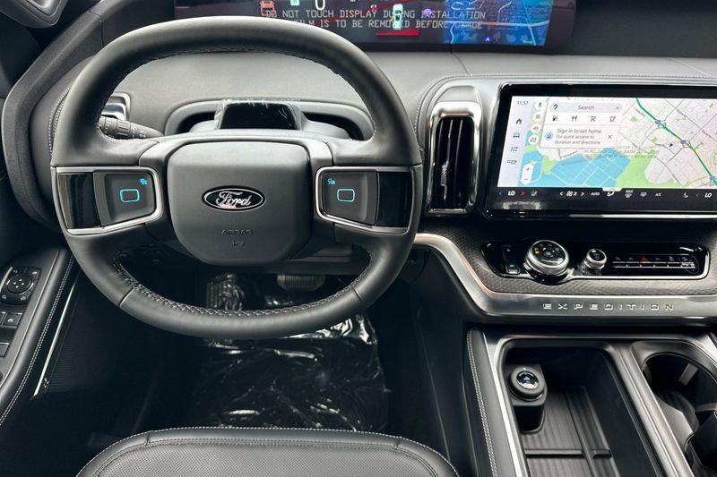 Ford Expedition Vehicle Full-screen Gallery Image 15