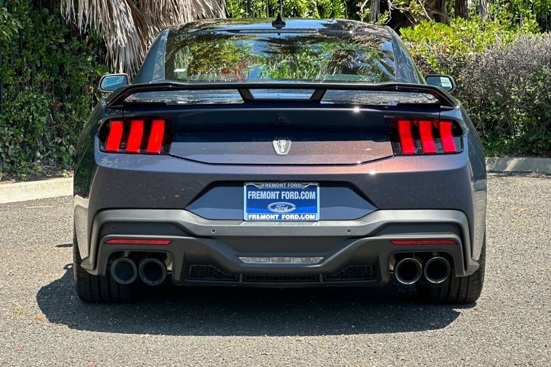 Ford Mustang Vehicle Full-screen Gallery Image 04