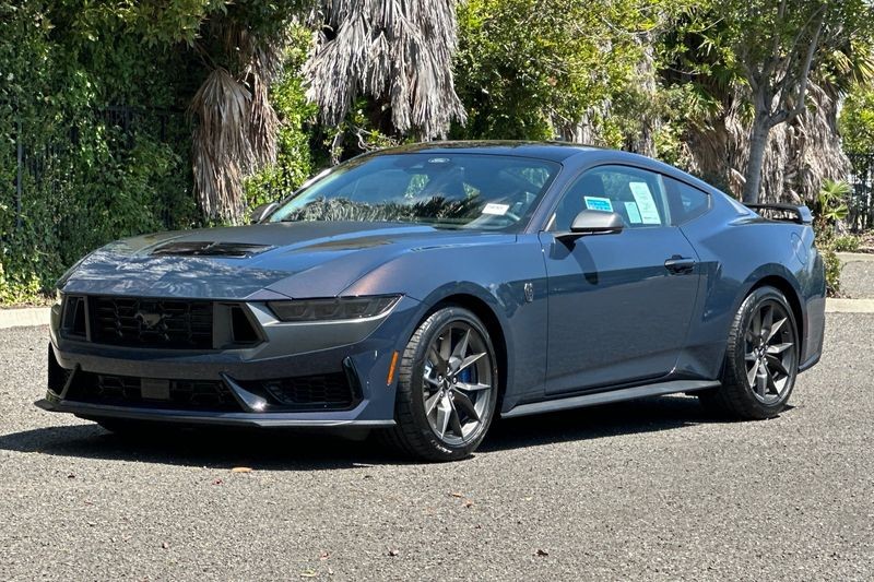 Ford Mustang Vehicle Full-screen Gallery Image 07