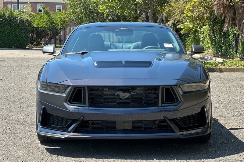 Ford Mustang Vehicle Full-screen Gallery Image 08