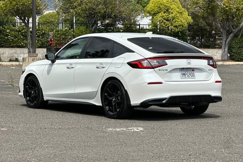 Honda Civic Vehicle Full-screen Gallery Image 05