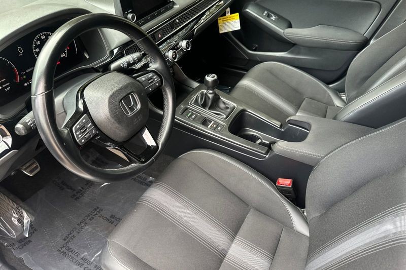 Honda Civic Vehicle Full-screen Gallery Image 10