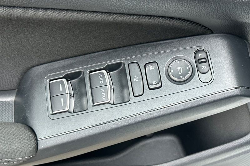 Honda Civic Vehicle Full-screen Gallery Image 12