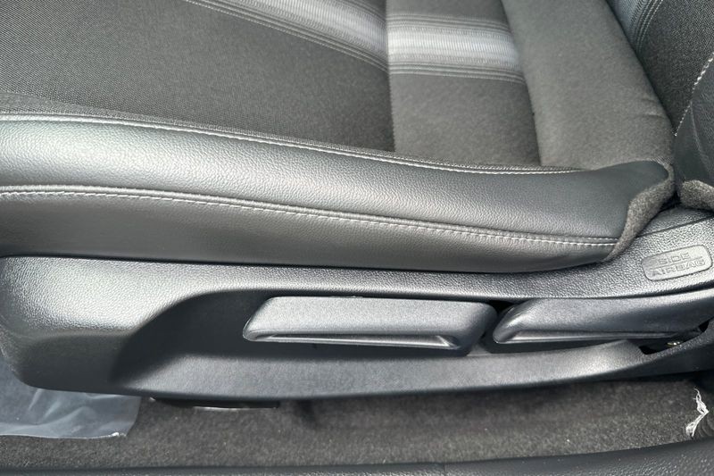 Honda Civic Vehicle Full-screen Gallery Image 13