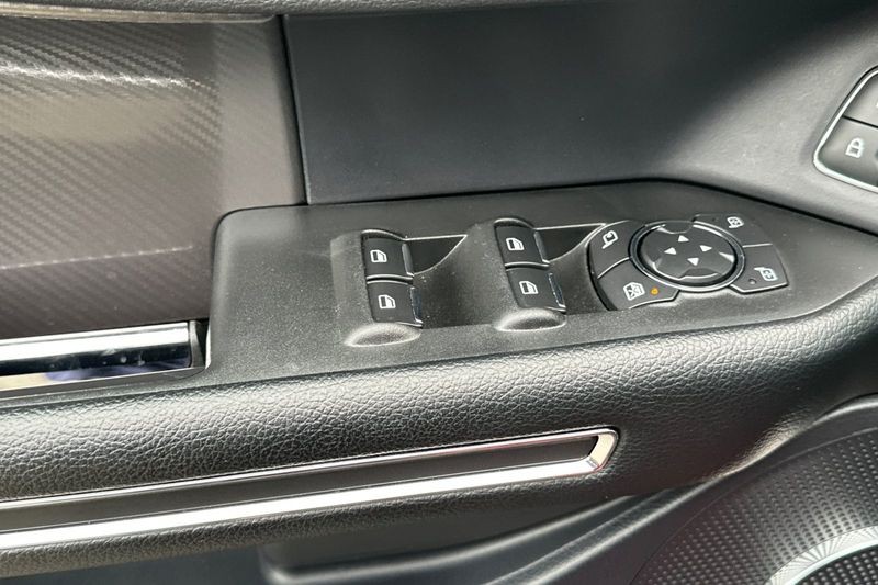 Ford Expedition Vehicle Full-screen Gallery Image 12