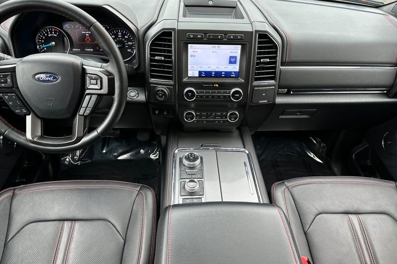 Ford Expedition Vehicle Full-screen Gallery Image 15