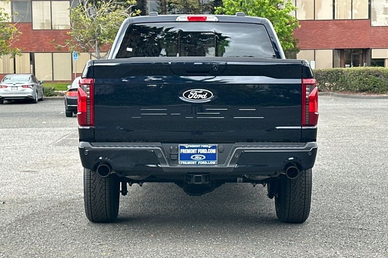 Ford F-150 Vehicle Full-screen Gallery Image 04