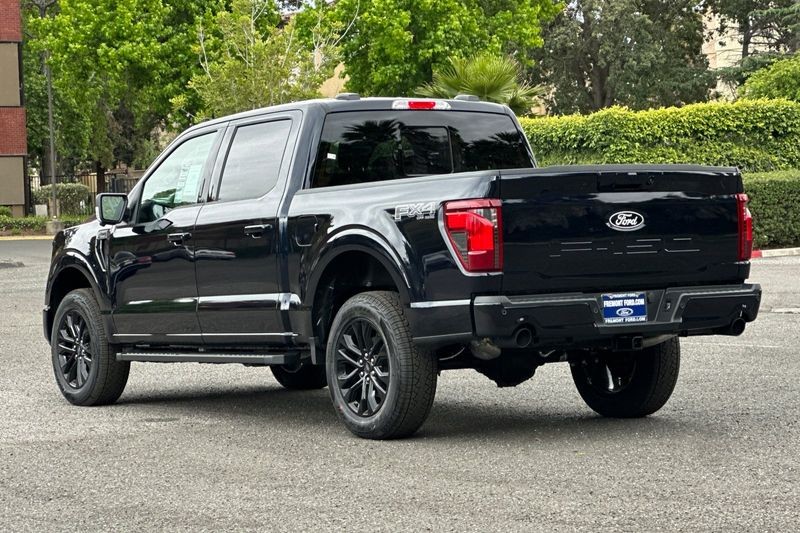 Ford F-150 Vehicle Full-screen Gallery Image 05