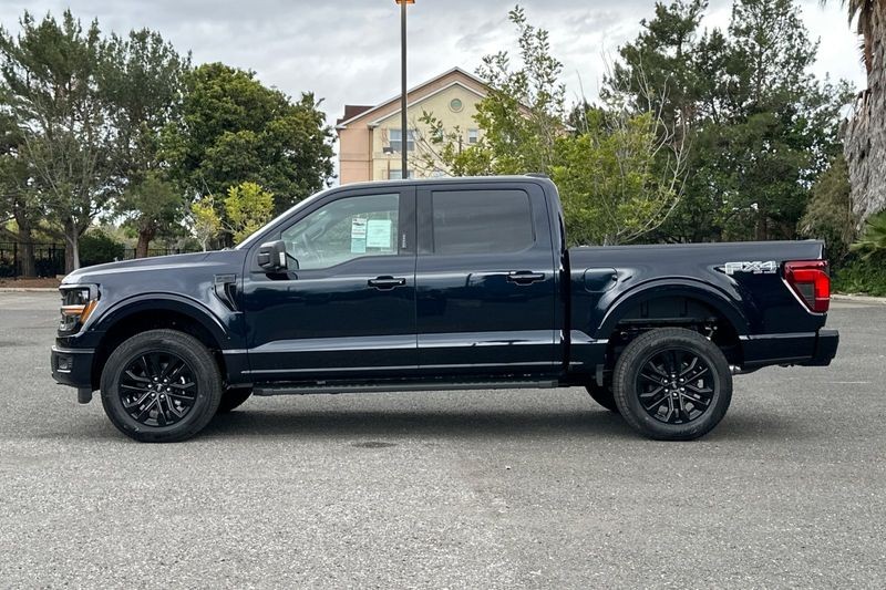 Ford F-150 Vehicle Full-screen Gallery Image 06