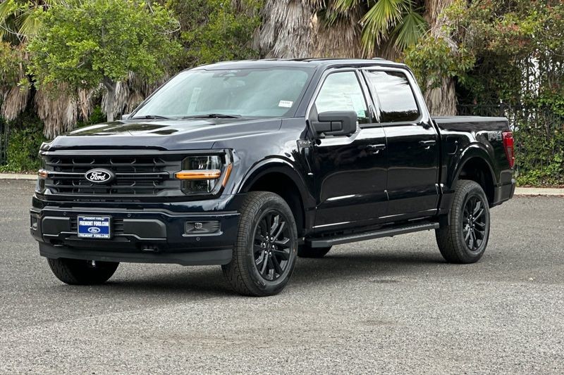 Ford F-150 Vehicle Full-screen Gallery Image 07