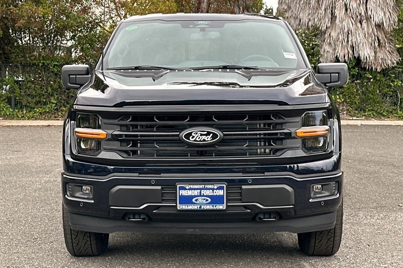 Ford F-150 Vehicle Full-screen Gallery Image 08