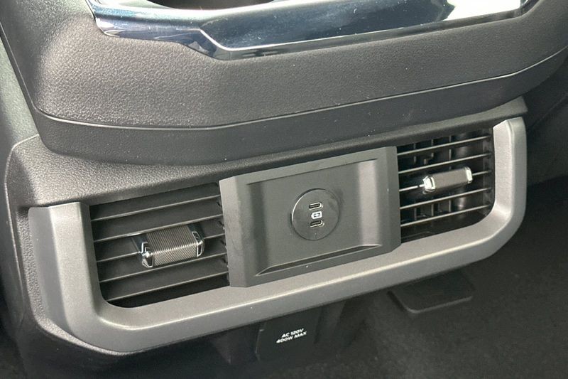 Ford F-150 Vehicle Full-screen Gallery Image 13