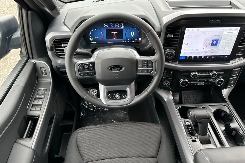 Ford F-150 Vehicle Full-screen Gallery Image 15