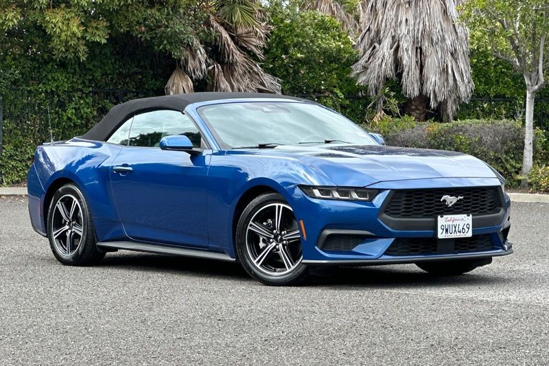 Ford Mustang Vehicle Full-screen Gallery Image 10
