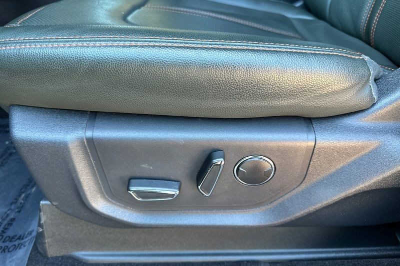 Ford Expedition Vehicle Full-screen Gallery Image 13