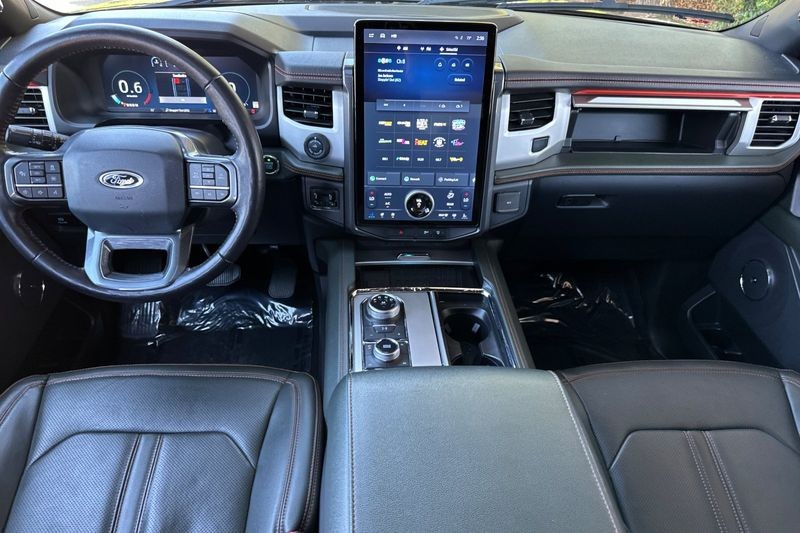 Ford Expedition Vehicle Full-screen Gallery Image 15