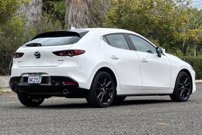 Mazda Mazda3 Vehicle Full-screen Gallery Image 03