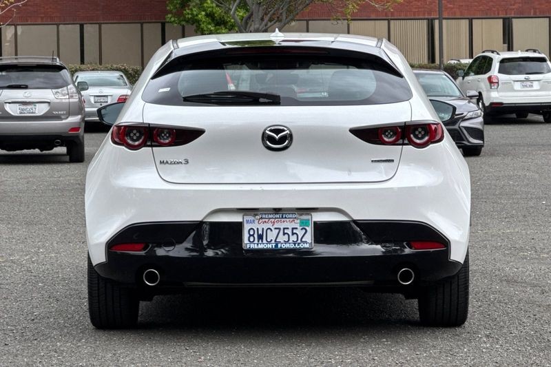 Mazda Mazda3 Vehicle Full-screen Gallery Image 04