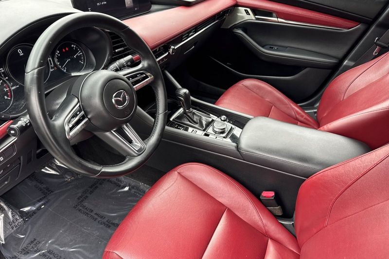 Mazda Mazda3 Vehicle Full-screen Gallery Image 10