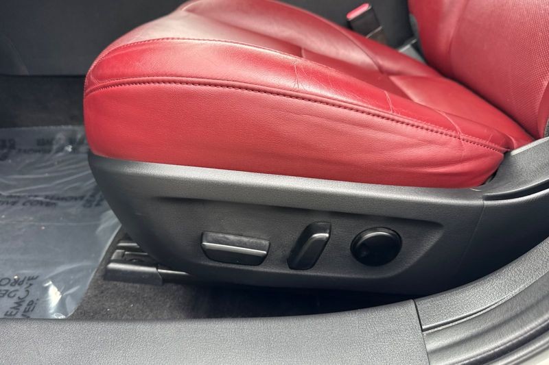 Mazda Mazda3 Vehicle Full-screen Gallery Image 13
