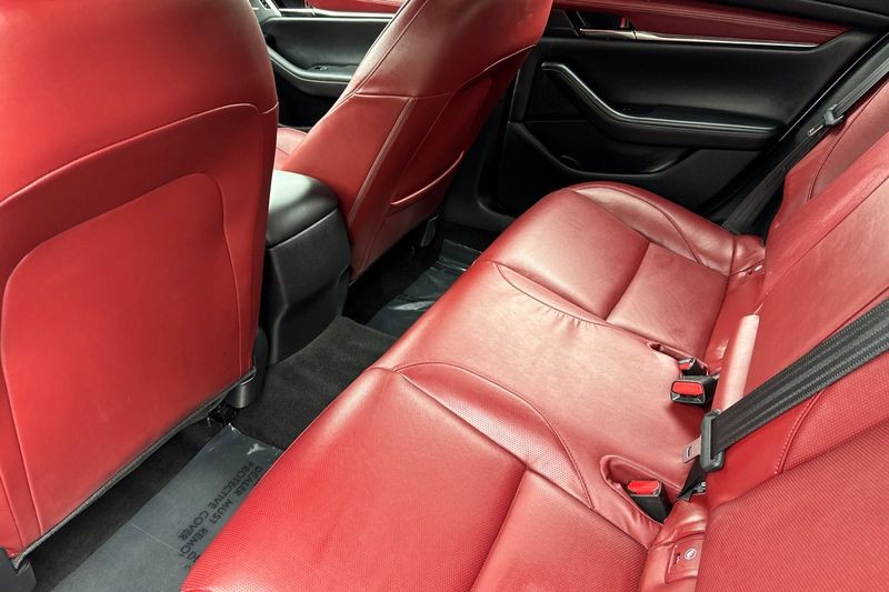 Mazda Mazda3 Vehicle Full-screen Gallery Image 14