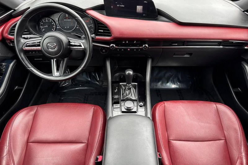 Mazda Mazda3 Vehicle Full-screen Gallery Image 15