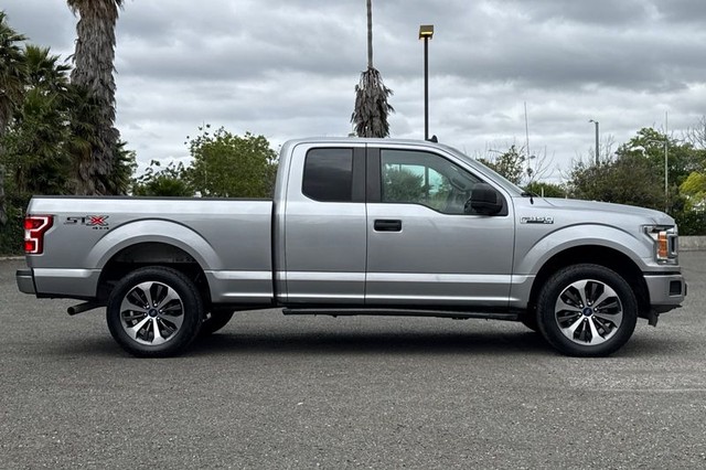 Ford F-150 Vehicle Full-screen Gallery Image 02