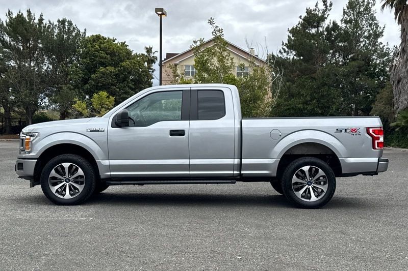 Ford F-150 Vehicle Full-screen Gallery Image 07