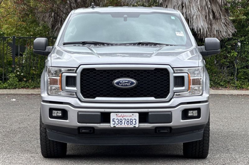 Ford F-150 Vehicle Full-screen Gallery Image 09