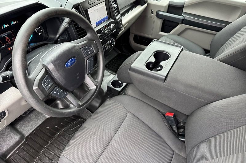 Ford F-150 Vehicle Full-screen Gallery Image 10