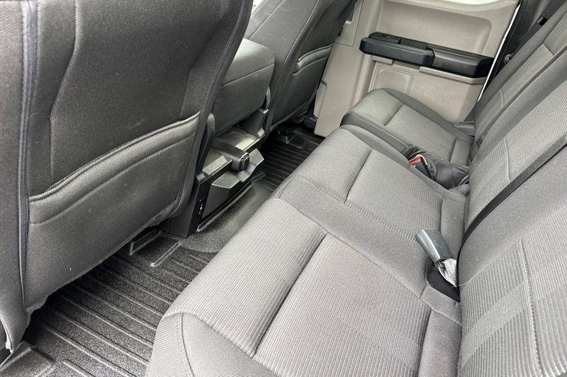 Ford F-150 Vehicle Full-screen Gallery Image 14