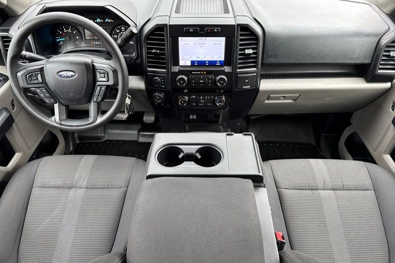 Ford F-150 Vehicle Full-screen Gallery Image 15