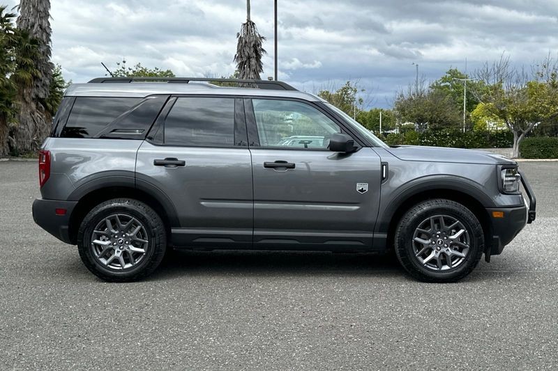 Ford Bronco Sport Vehicle Full-screen Gallery Image 02