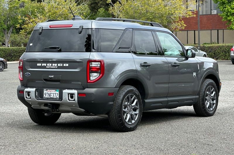 Ford Bronco Sport Vehicle Full-screen Gallery Image 03
