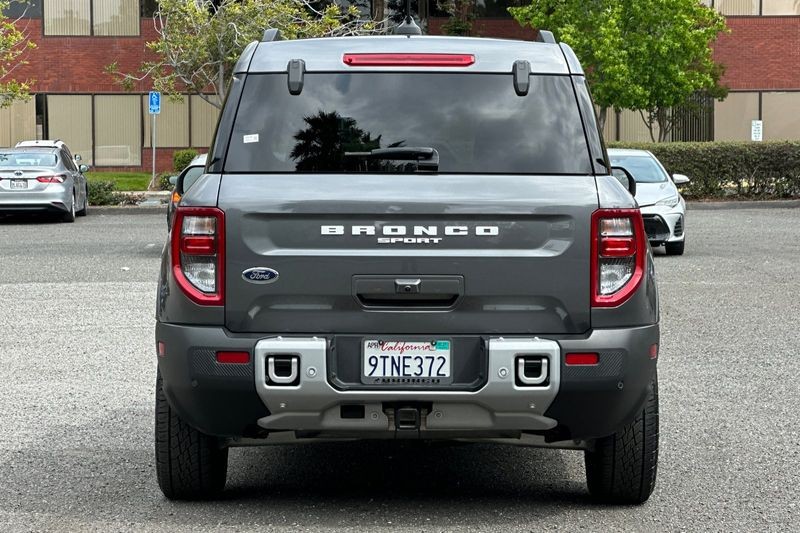 Ford Bronco Sport Vehicle Full-screen Gallery Image 04