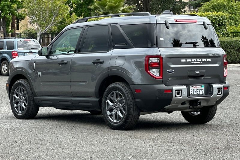 Ford Bronco Sport Vehicle Full-screen Gallery Image 05