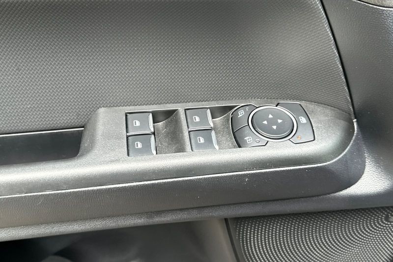 Ford Bronco Sport Vehicle Full-screen Gallery Image 12