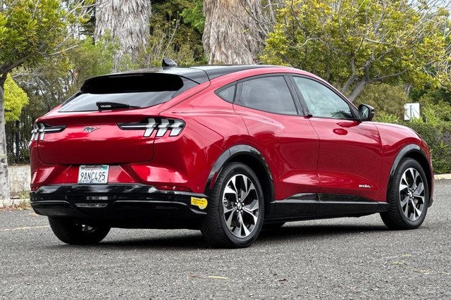 Ford Mustang Mach-E Vehicle Full-screen Gallery Image 03